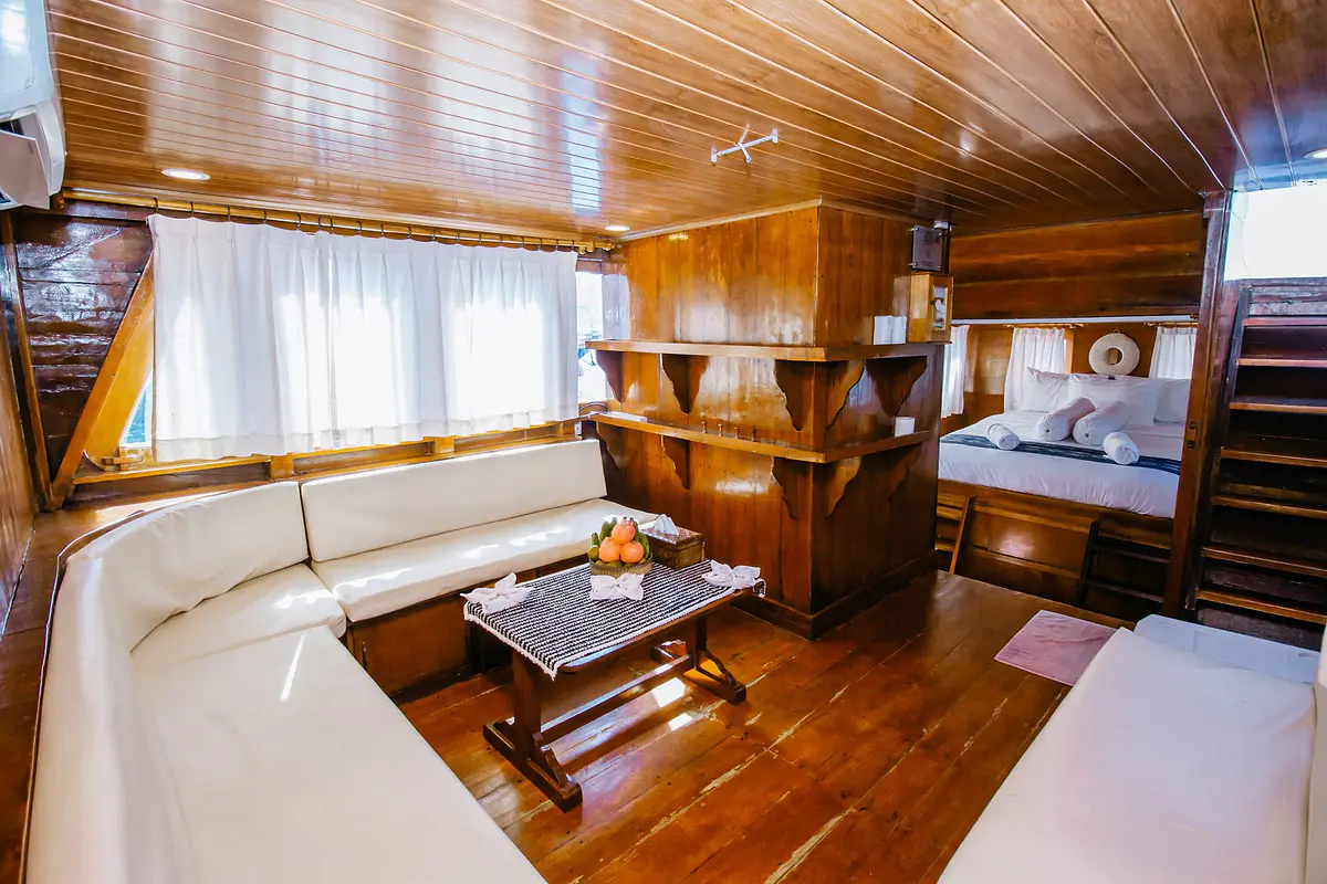 White Pearl 02 Phinisi - Luxury Phinisi Komodo Charter 2026